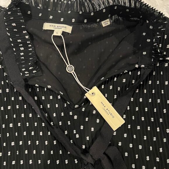 NWT Max Studio Short Sleeve Pleated Clip Dot Top – Size Large - Picture 5 of 6
